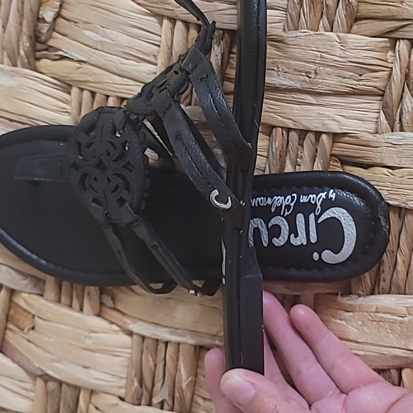 ๐ฟ CIRCUS BY SAM EDELMAN CHERRY FF SANDALS - Picture 6 of 8